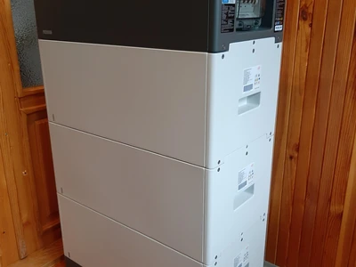 Bateriové úložiště BYD s řídící jednotkou 